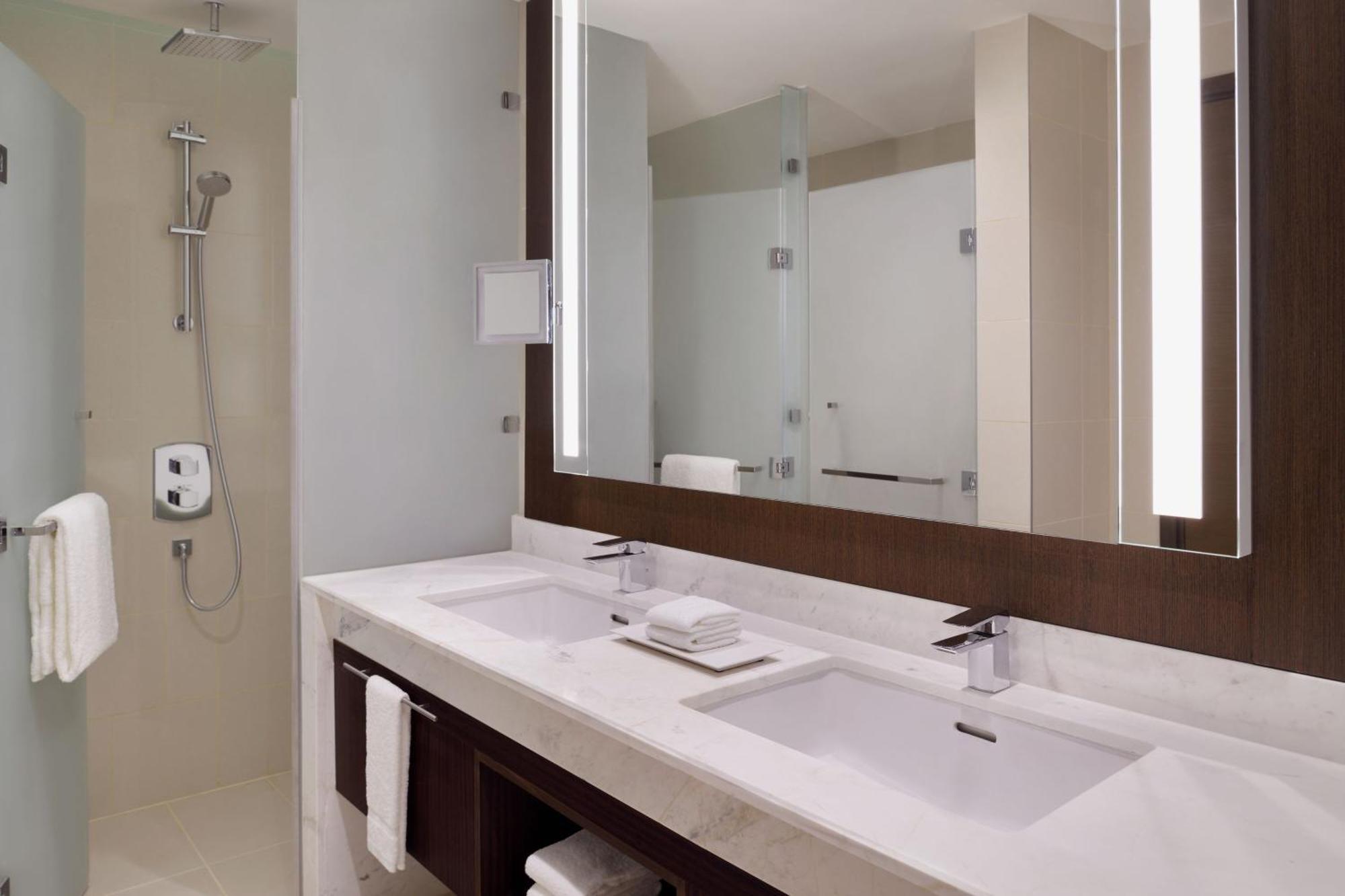 Delta Hotels By Marriott City Center Doha Exterior foto Bathroom